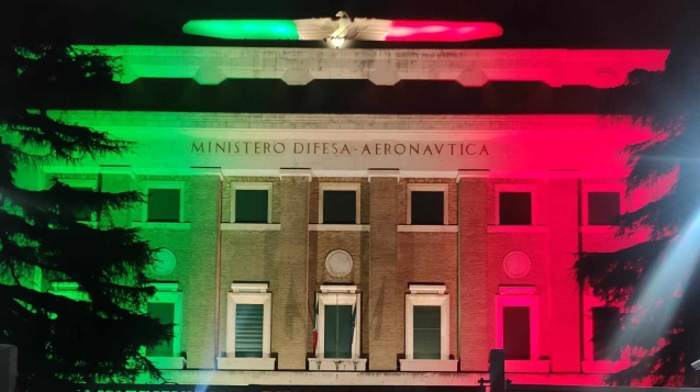 vista della facciata del palazzo dell'aeronautica mlitare con il tricolore per il concorso atleta di jacopo peron